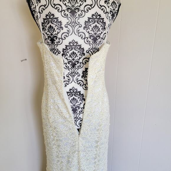 Dave & Johnny By Laura Ryner Elegant White W/ Gold Detail Lace Maxi Evening Gown - Picture 4 of 6